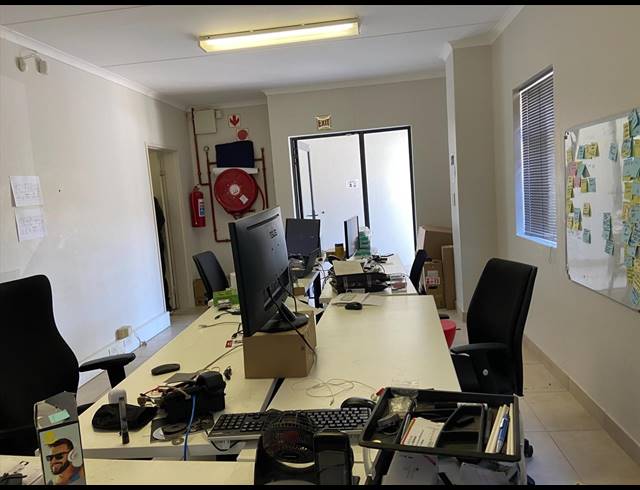 128M² OFFICE FOR SALE IN WESTLAKE